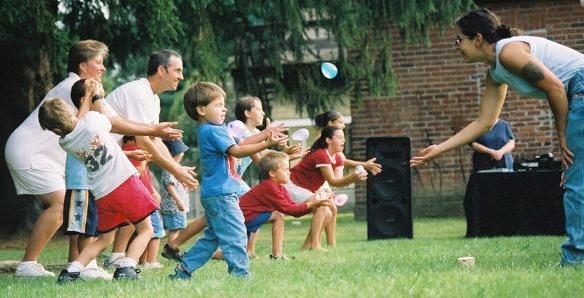 The water balloon toss at the 2004 Block Party!